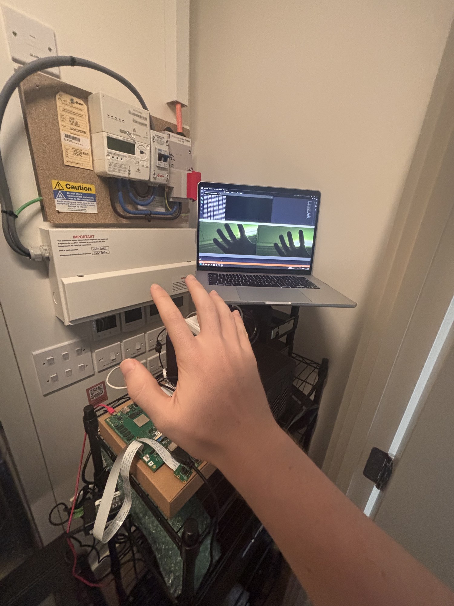 Dual MIPI stitch on the laptop, J15 and HS1 side by side